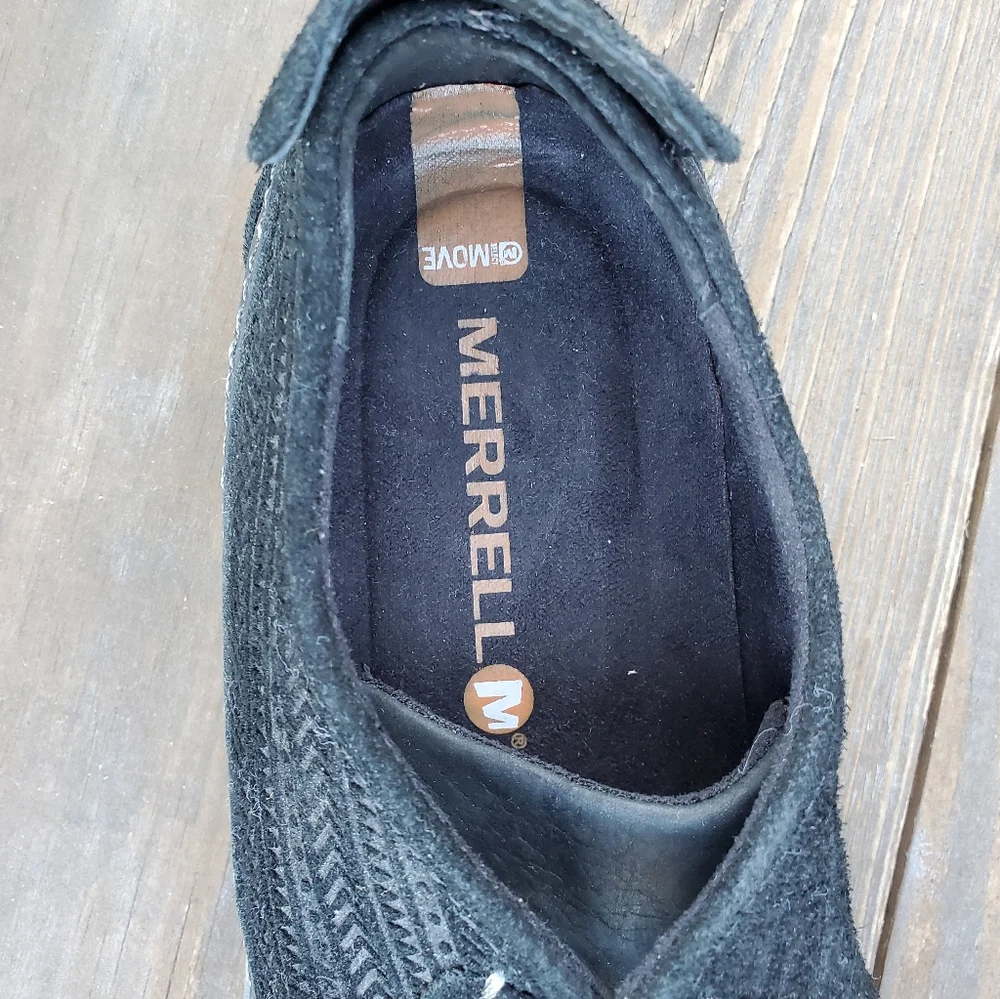 Merrell Women's lace up outdoor shoes. Size 5.5. Black. Pre Worn Like New.